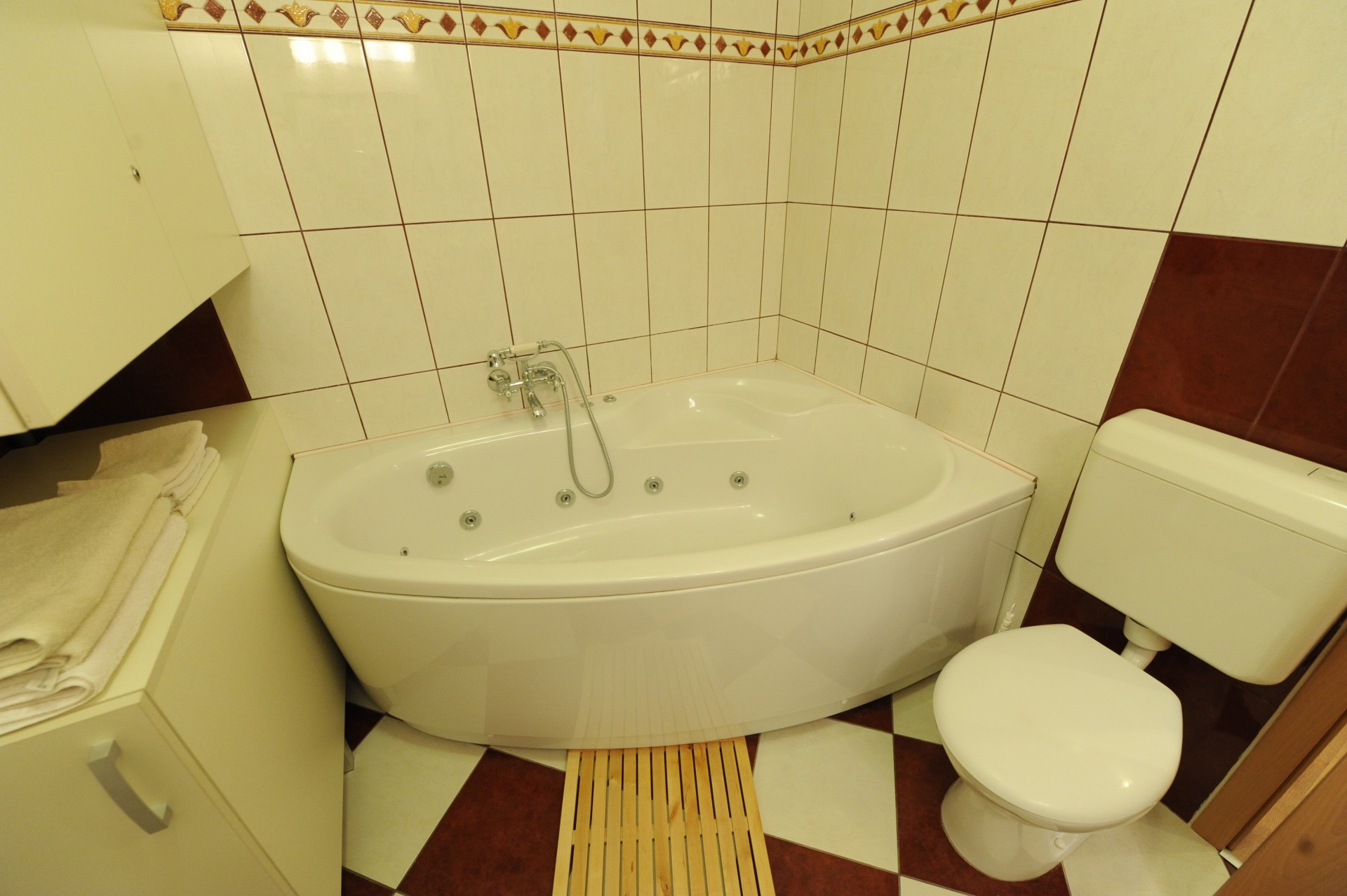 Toldi apartmanok pécs keleti apartman